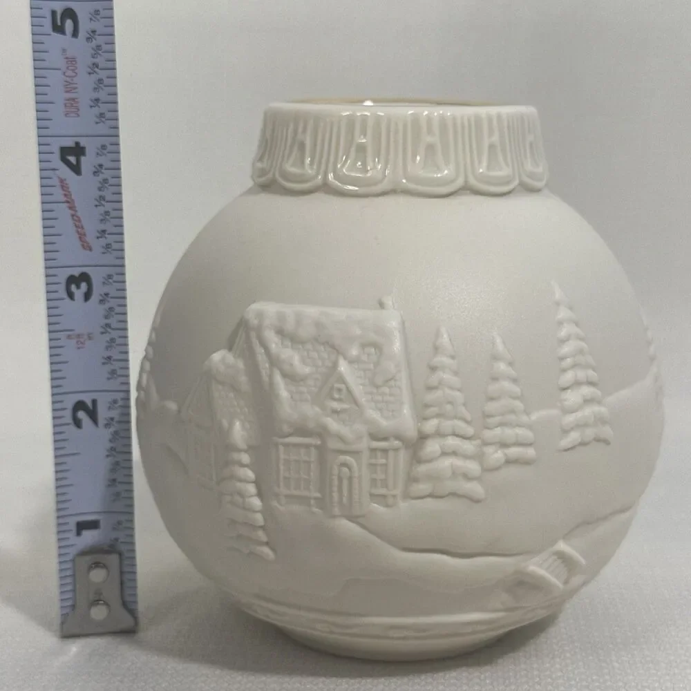 Lenox Winter Wonderland Votive Candle Ornamental Glow Design Cream Gold Trim